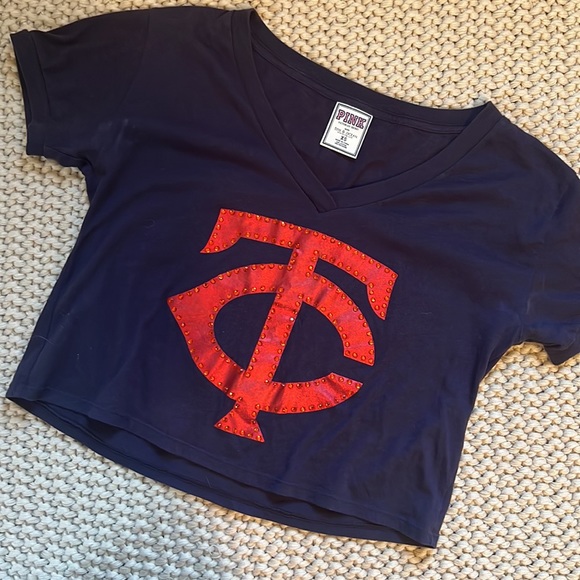 Minnesota Twins PINK “Great Catch” Crop - Picture 2 of 2